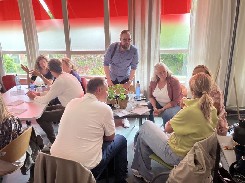 In gesprek over het vervolg van het versterken van de sociale basis