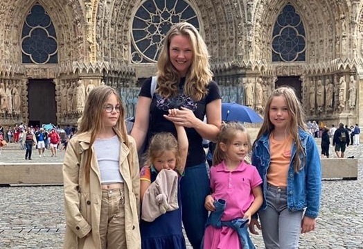 Foto van Thea Westerink en dochters