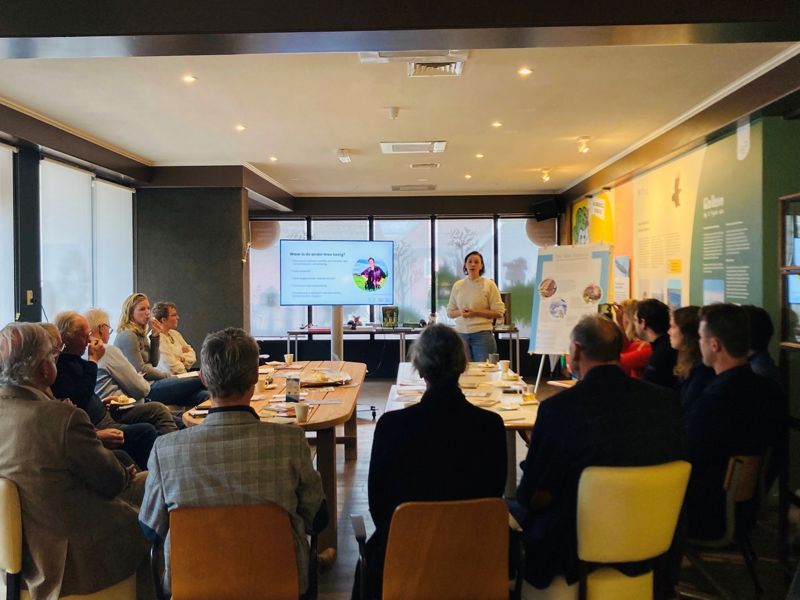 Silvie de Boer geeft presentatie over verbinding