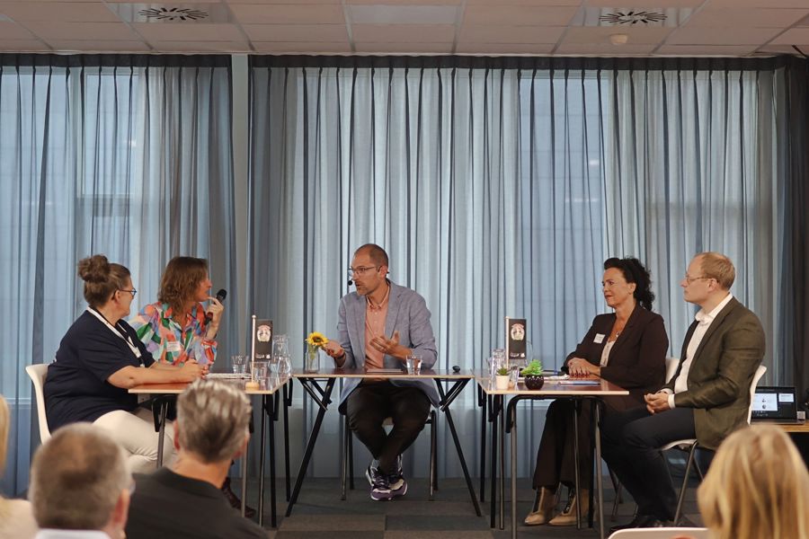 Foto van panelgesprek tijdens symposium rookvrij